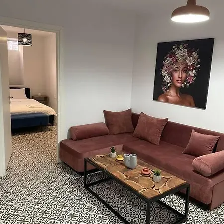 Apartment Family With Private Yard Next To Agios Dimitrios Church Thessaloniki