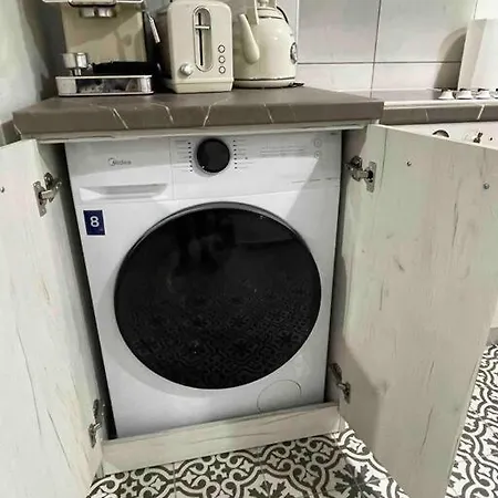 아파트 Family With Private Yard Next To Agios Dimitrios Church *