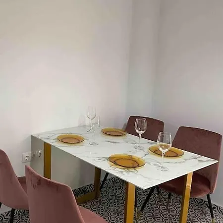 Family With Private Yard Next To Agios Dimitrios Church 아파트 *